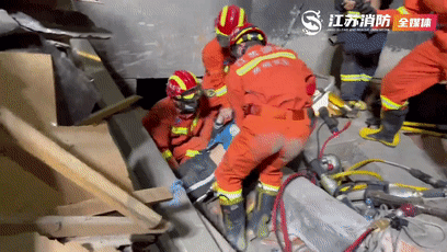 1683856138175761.gif 3.gif