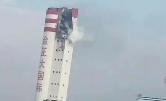 突发！山东一集团化工公司高塔发生爆炸！